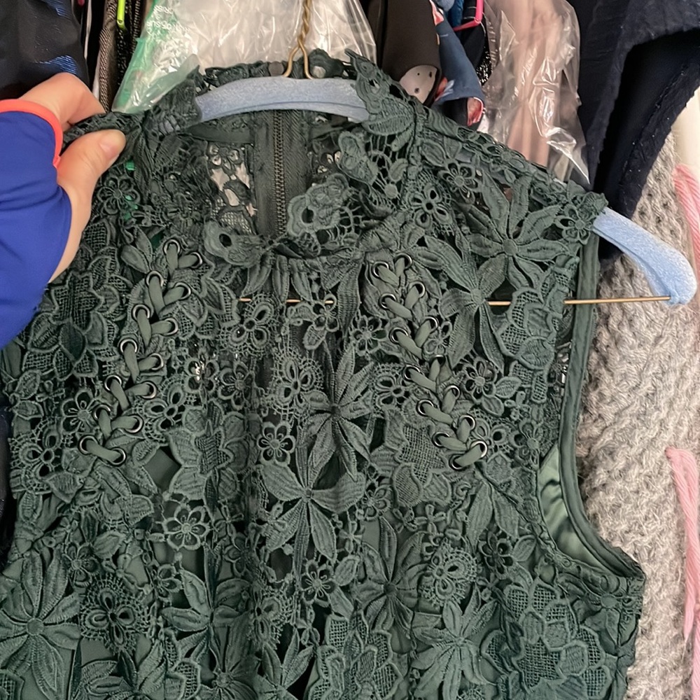 BARDOT dark green lace dress - Picture 8 of 9